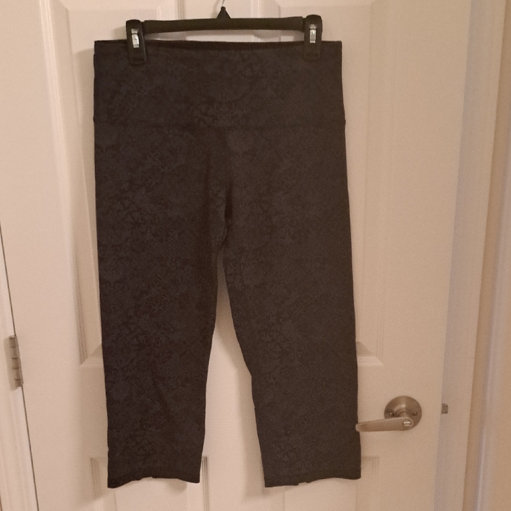 Kirkland Yoga Cropped Legging
